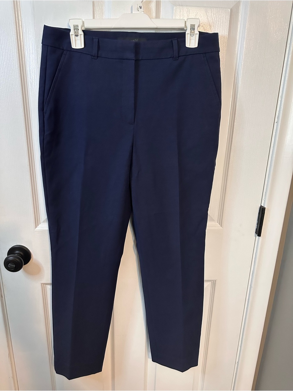 White House Black  Market Women’s 
Navy Cropped Straight-Leg Pants